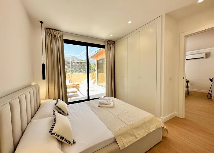 Penthouse Rs 38 Center - Eaw Homes Apartment