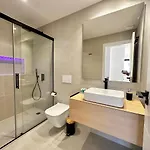 Penthouse Rs 38 Center - Eaw Homes Apartment