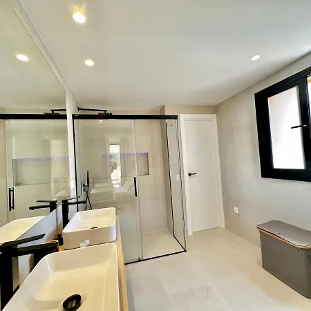 Penthouse Rs 38 Center - Eaw Homes Apartment
