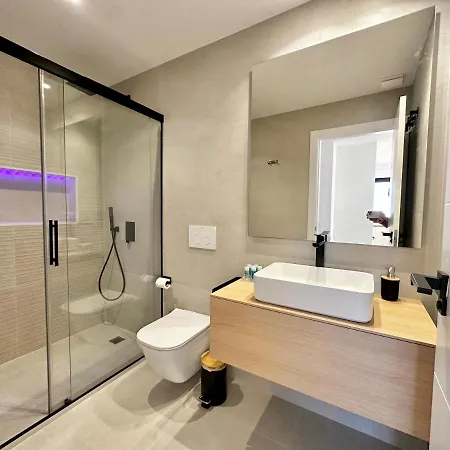 Penthouse Rs 38 Center - Eaw Homes Apartment